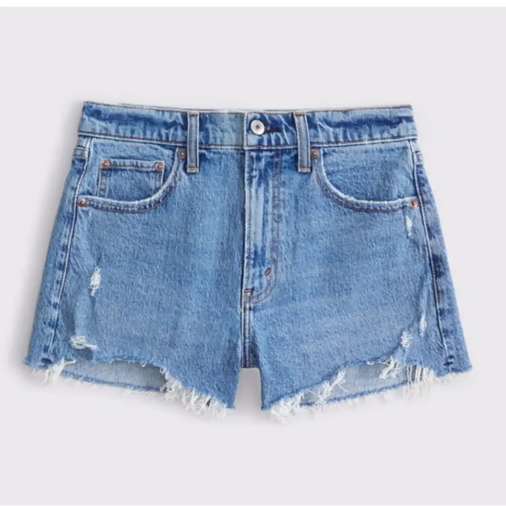 Abercrombie & Fitch The Mom Short High Rise Medium Wash, Distressed Weekend 18
